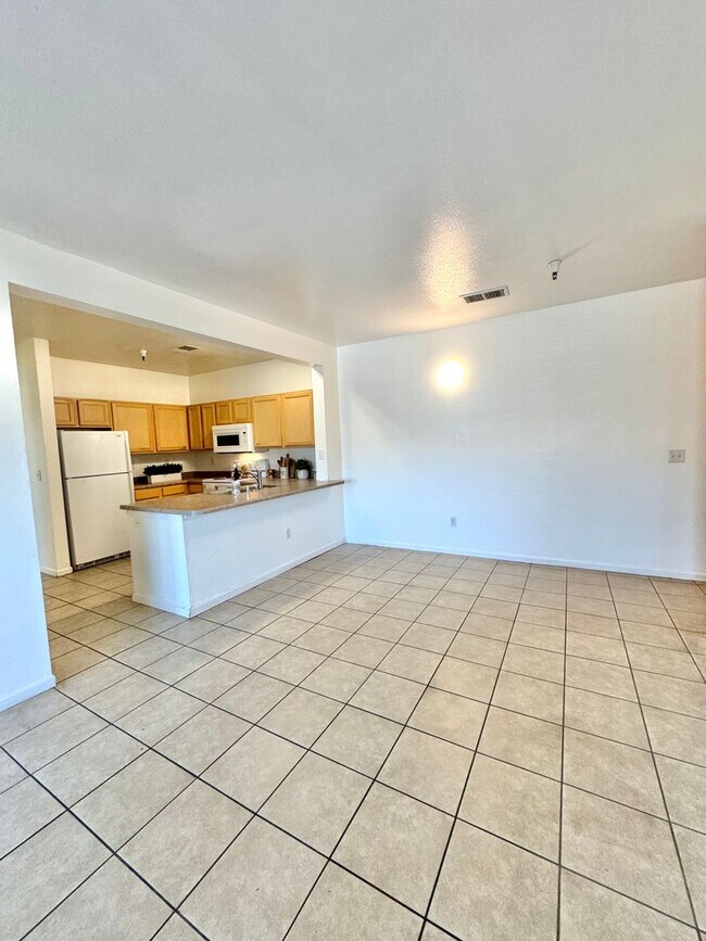 Foto del edificio - 4 Bedroom Master Suites at The Edge at Reno - Walking Distance to UNR
