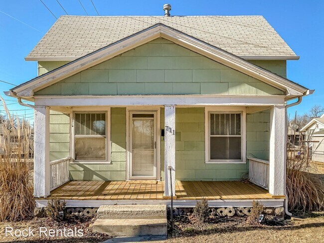 Building Photo - 2 br, 1 bath House - 711 N Madison St