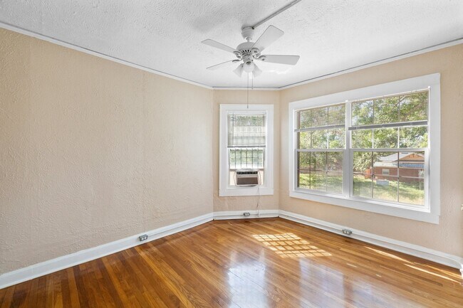 Foto del edificio - 323 N Westland Ave