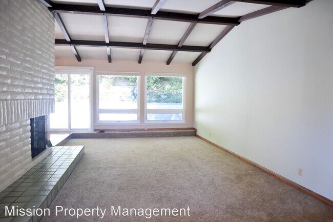 Building Photo - 3 br, 2.5 bath House - 3272 Round Hill Dr