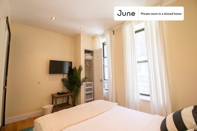 Foto del edificio - Room in Shared 5 bed/2 bath home