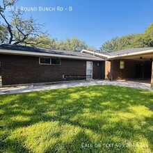 Building Photo - 565 E Roundbunch Rd