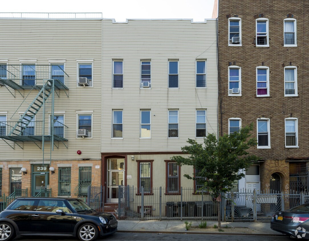 Foto principal - 241 Jefferson St