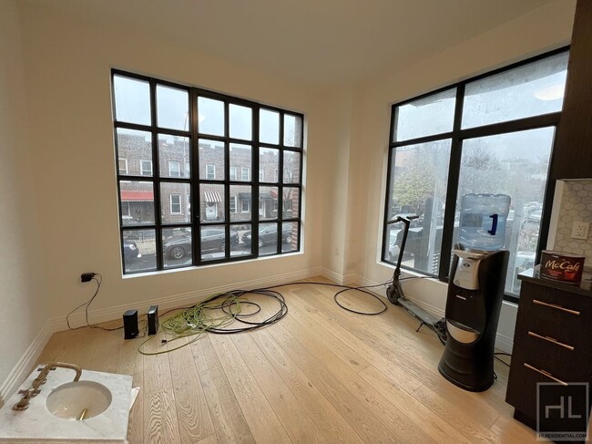 Building Photo - Luxurious 2 bedroom/2 Bathroom duplex apt ...