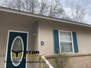 Building Photo - 2017 Sagecrest St