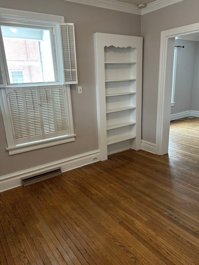 Oficina/estudio 1er piso - 17 S 24th St