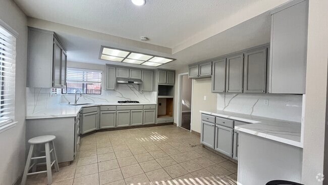 Building Photo - 835 Kings Canyon Ct