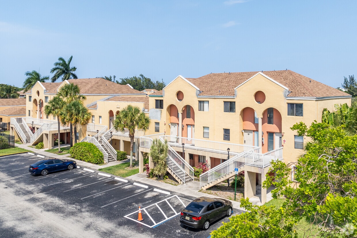 5200 NW 31st Ave - Villas At Lakeview