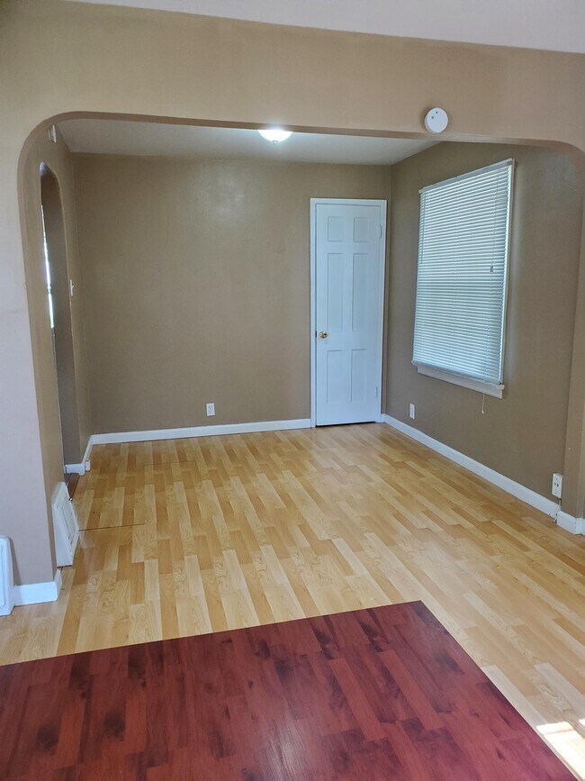 Foto del edificio - 6040 Cascade Dr