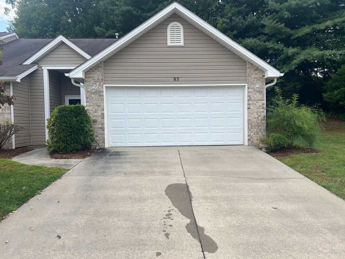 ¡Disponible ahora en Stafford Hills! - 83 Birkshire Way