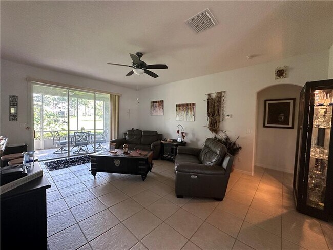Foto del edificio - 3458 Chessington St