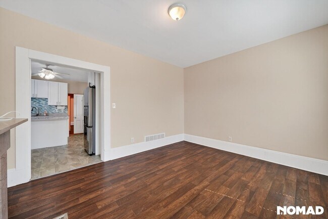 Foto del edificio - 1855 W 58th St