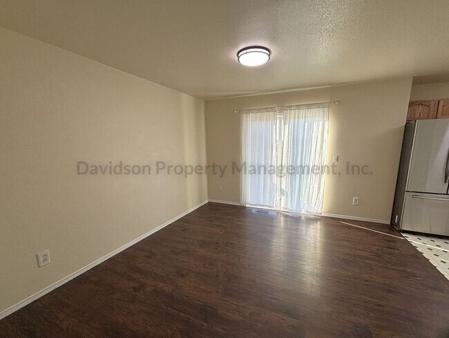 Foto del edificio - 1045 Lords Hill Dr