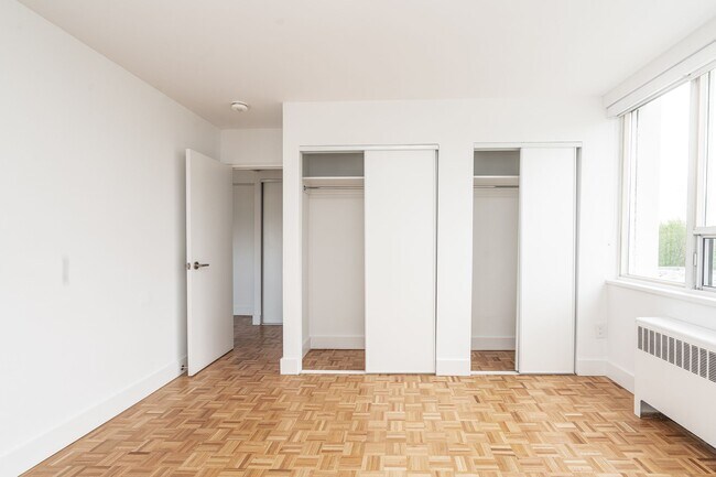 Building Photo - 265 Russell Hill Road