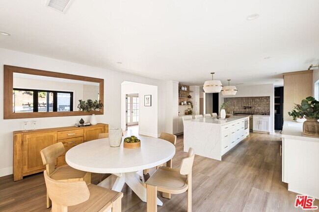 Foto del edificio - 890 Falmouth St