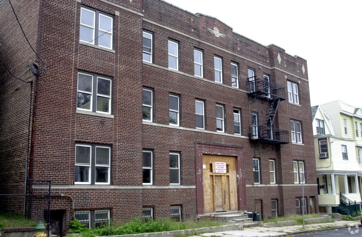 Primary Photo - 79-83 Tillinghast St
