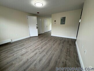 Building Photo - 9 River Dr