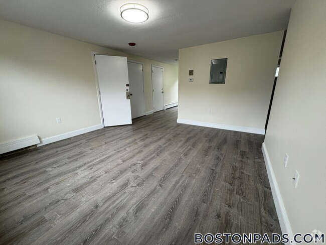 Building Photo - 9 River Dr