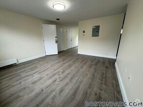 Building Photo - 9 River Dr