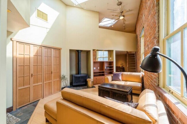 Building Photo - 1 bedroom in Seattle WA 98104