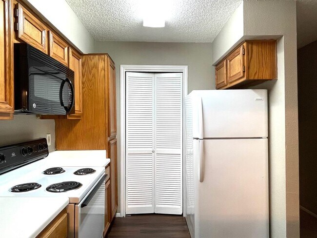 Building Photo - 2218 Millstone Dr