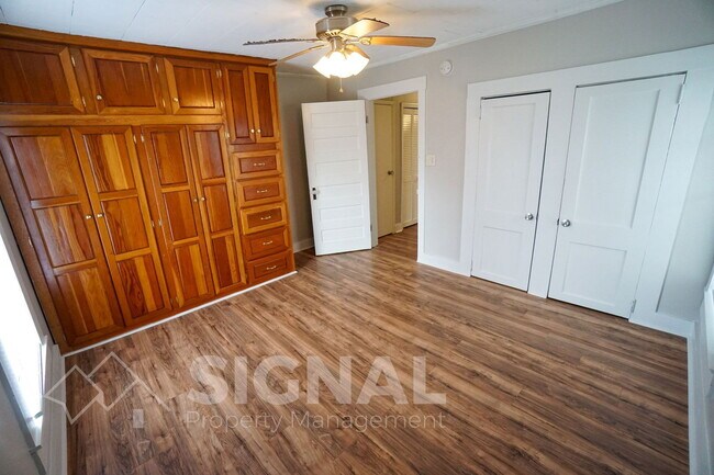 Foto del edificio - 217 1st Ave SE