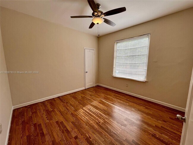 Foto del edificio - 1779 SW 16th Ter