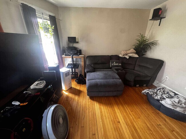 Building Photo - 420 Talbot Ave