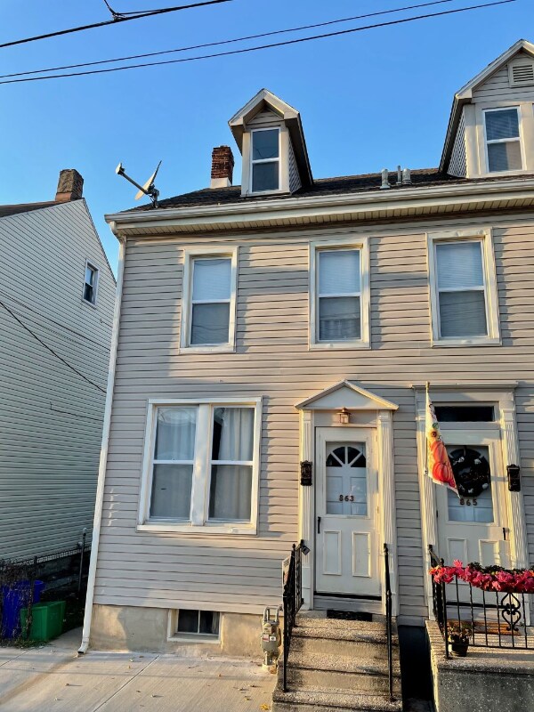 Primary Photo - 863 E Poplar St