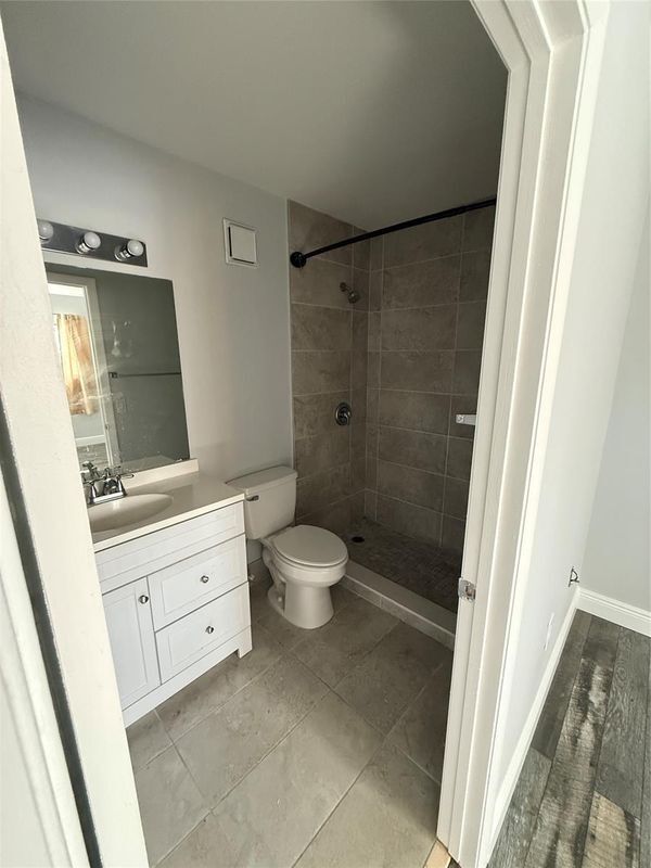 Foto del edificio - 320 Palm Cir E