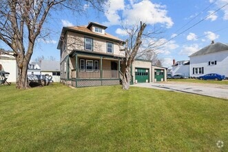Building Photo - 26 Viking St