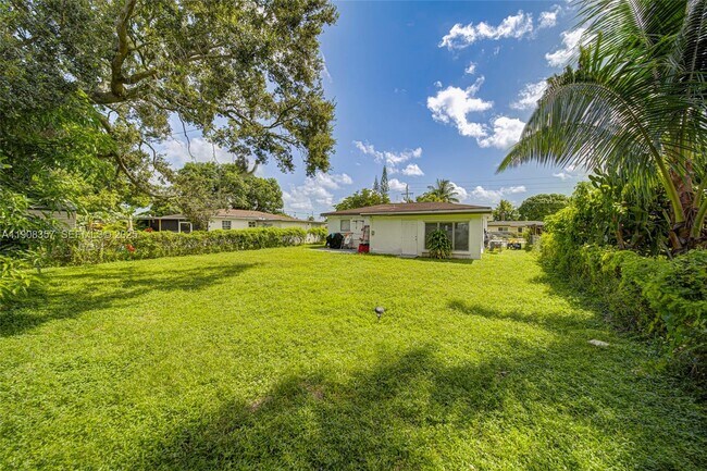 Foto del edificio - 6433 SW 25th St