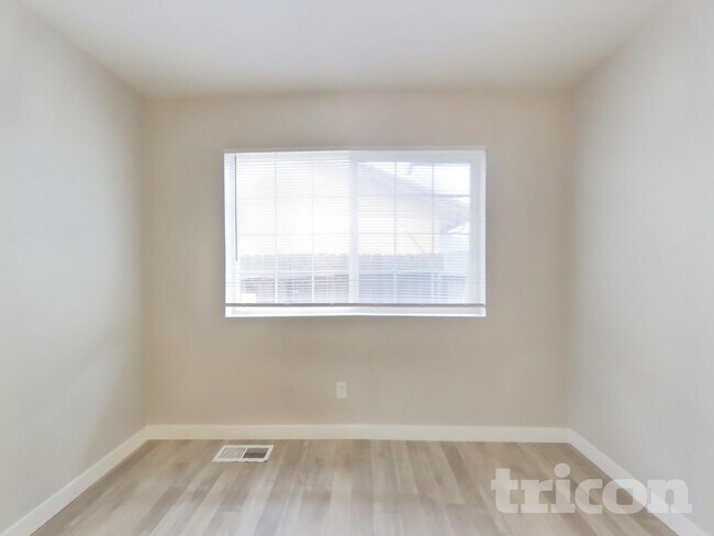 Foto del edificio - 910 Donner Pass Rd