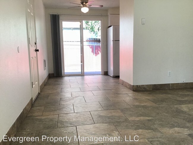 Foto del edificio - 1300-1304 NE Kane Dr