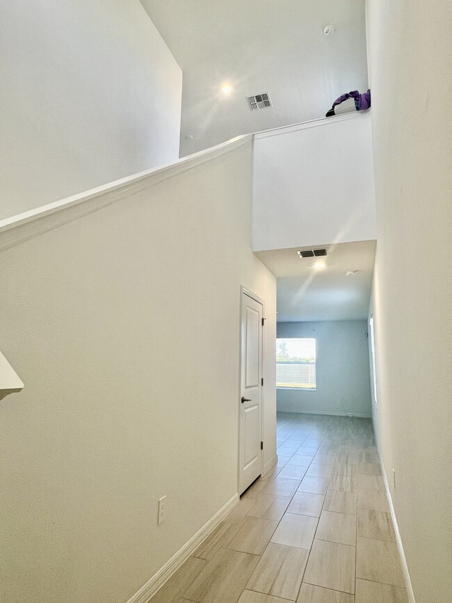 Building Photo - 9023 Bay Leaf Dr