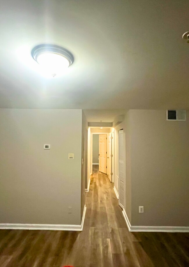 Foto del edificio - Spacious 1-Bedroom Apartment in Southeast ...