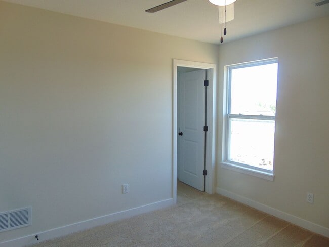 Building Photo - New Modern 3 Bed 2 Bath House
