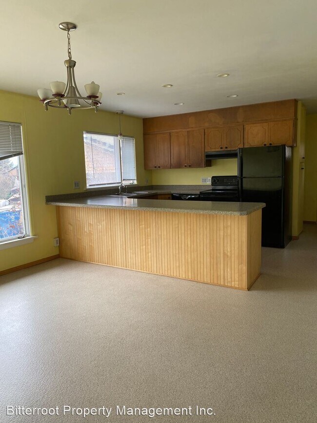 Building Photo - 4 br, 2.5 bath House - 526 Canyon Gate