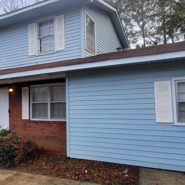 Building Photo - 2120 Milano Dr