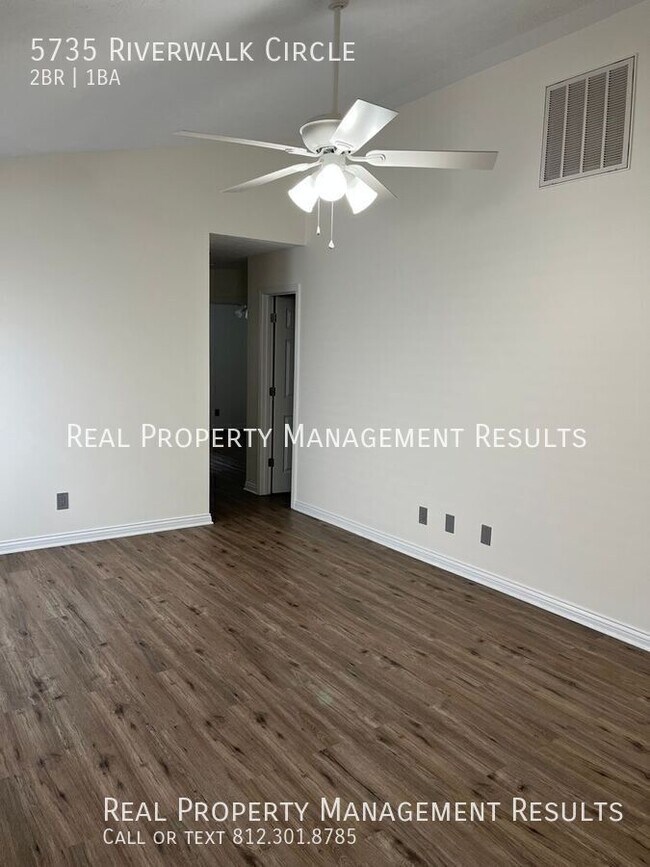 Foto del edificio - 5735 River Walk Cir