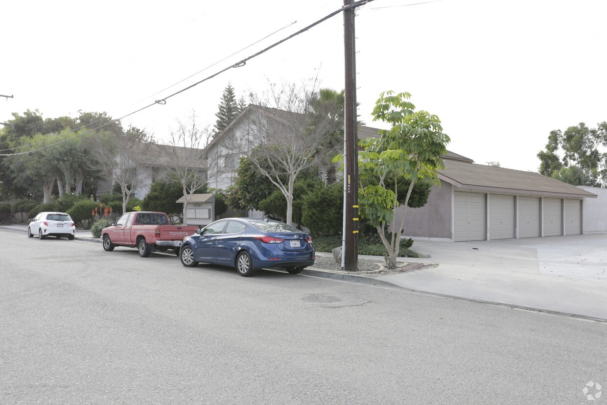 Building Photo - 14101 La Pat Pl