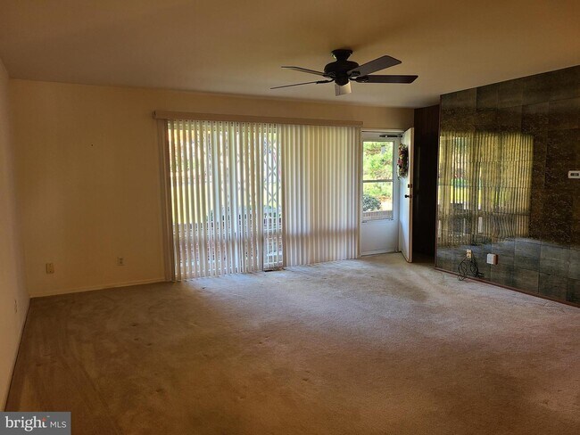 Building Photo - 319 E Belcrest Rd