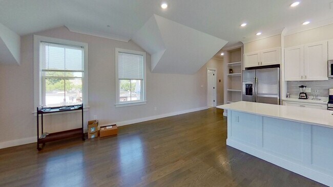 Building Photo - 9/1 No fee! Allston 3BR/2BA with laundry i...