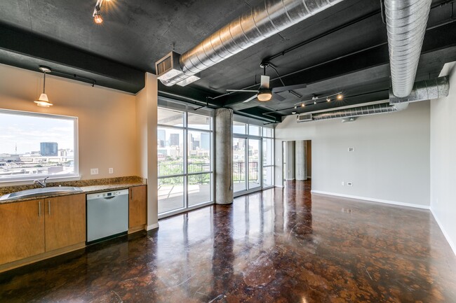 Building Photo - 1001 Belleview St