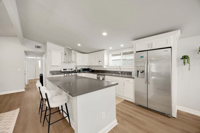 Foto del edificio - 1048 N Hermosa Dr