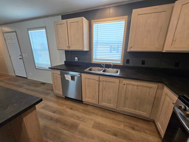 Building Photo - 52910 Van Buren Ct