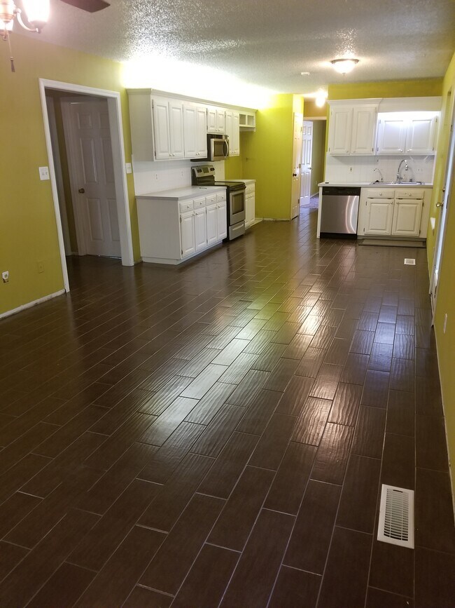 Kitchen and dining - 1 Sutton Ln