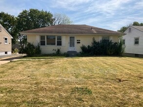 Building Photo - 100 Florisota Dr