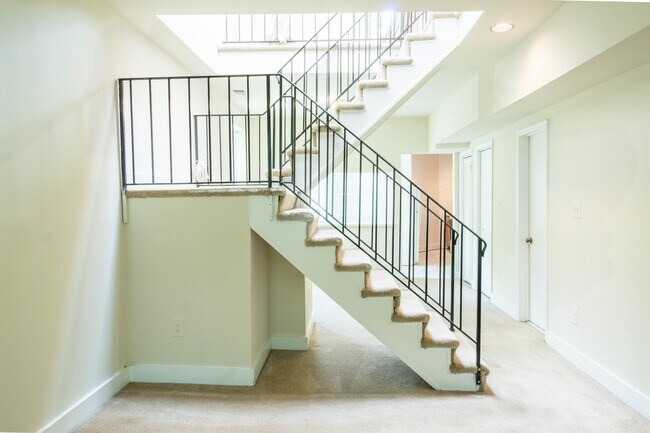 Building Photo - 1810 Ingleside Terrace NW
