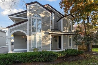 Building Photo - 677 E Lincoln St